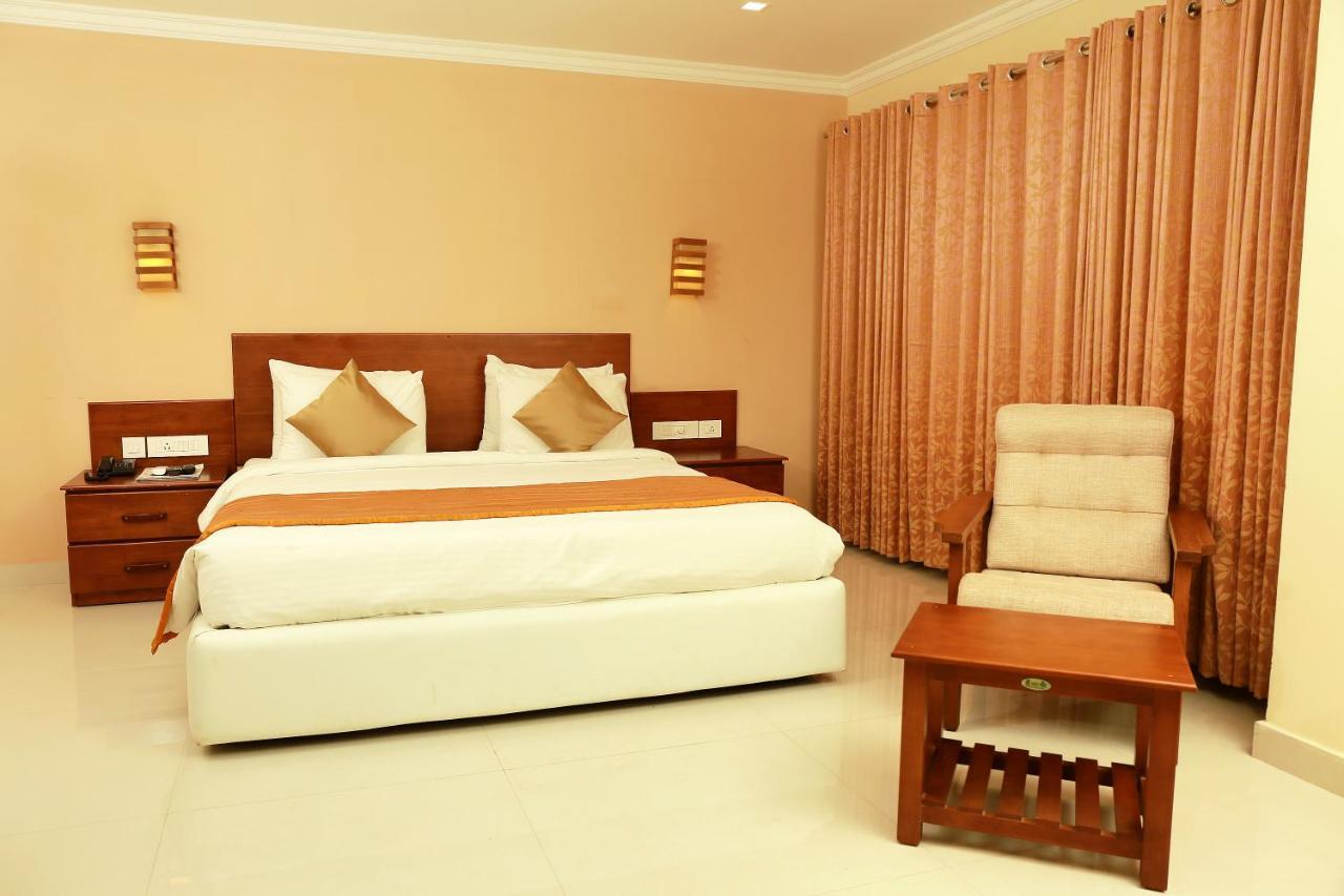 Ktdc Grand Chaithram Hotel *